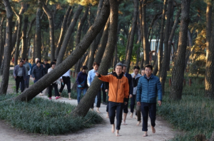 이강덕 포항시장, 맨발 걷기로 소통 “조직문화 개선에 힘 모으자”