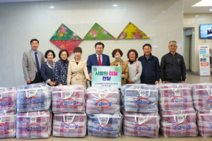 민족통일 대구중구협의회, 중구청에 ‘이웃돕기 이불’ 기탁