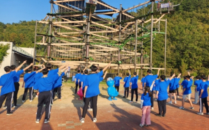 신라장군 이사부의 후예들 신라공고 학생들, 청도신화랑풍류마을에서 독도의 날 독도수호 이벤트 “독도는 우리 땅” 플래시몹 진행