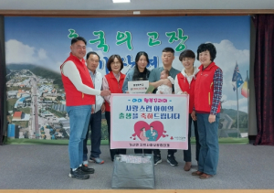 칠곡군 가산면“첫 아이 탄생 경사”지역사회보장협의체, 출산가정에 출생축하금 및 용품 전달