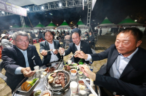 2023 예천 축산물 소비촉진행사 인기 ‘가을밤 숯불로 구운 예천한우’