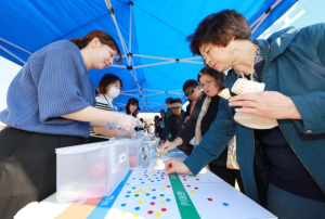 `예천사과 월드컵` 출품 사과, 어린이집연합회에 기탁 `2023 예천농산물축제 마지막까지 훈훈`