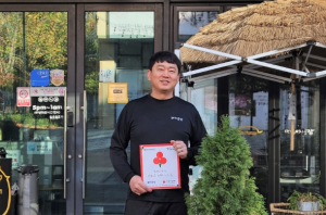 달성군 유가읍‘돼지공장’식당, 이웃 사랑 실천하는 착한가게 가입