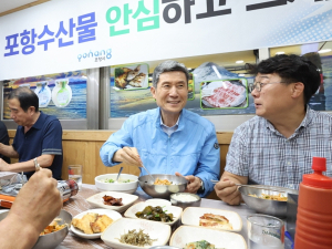 포항에 과메기 먹으러 왔어요! 죽도시장 인파 ‘북적’ 지역경제 ‘활력’