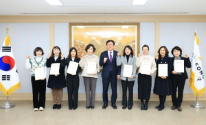 수성구, 신규 국공립어린이집 8개소에 위탁계약 증서 전달