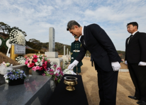 이강덕 포항시장, 청암 정신이 곧 포항의 자긍심…박태준 회장 12주기 추모
