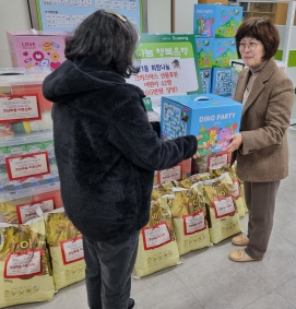 대구 수성구 고산1동 희망나눔위, 어린이 위한 크리스마스 선물 전달