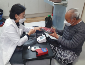 성주군, 방문간호사와 함께하는 취약계층 어르신들의 건강한 겨울나기