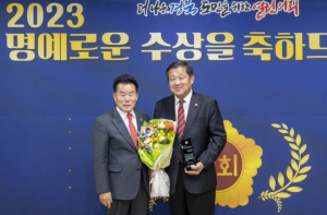 이형식 경북도의원, 전국시도의장협의회 우수의정대상 수상