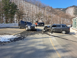 대구소방, 비번 구조대원들이 강원도 교통사고 현장에서 노부부 구조