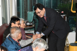 노인 돌봄 서비스 강화…경주시의 발 빠른‘노인요양팀’신설  돋보여
