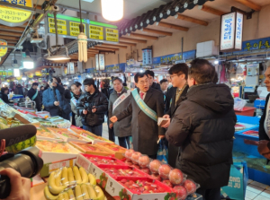 경주시, 설맞이 전통시장 장보기 행사…지역경제 살리기 동참