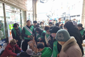 포항시, 전통시장 장보기 릴레이 이어가며 골목상권 활성화 동참