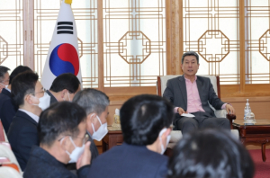 이강덕 포항시장, 연초 민생경제부터 살린다…지역 경기 회복에 올인