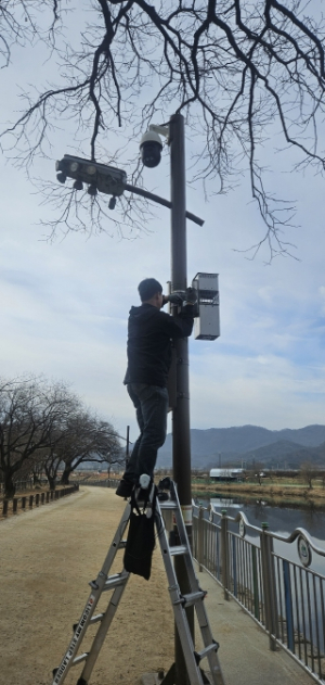 성주군, 여름철 모기와의 전쟁 준비 포충기 사전 점검 및 교체 작업실시