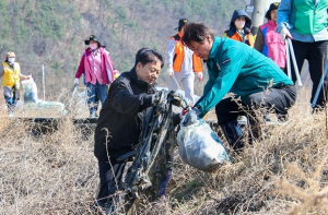 탄소중립을 위한 민·관 협동 자원봉사 성주군 가천면, `쓰레기 없day~, 줍깅데이` 주최