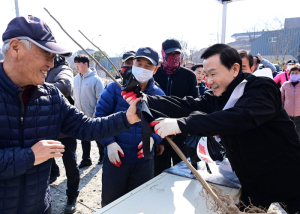 고령군, 나무 나누어주기 행사 실시