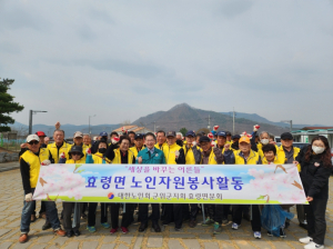 군위군 효령면노인회, 깨끗한 효령면을 위해 앞장서 환경정화 나서!