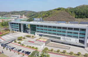 봉화군 공무원 산불 피해 지역에 성금 전달