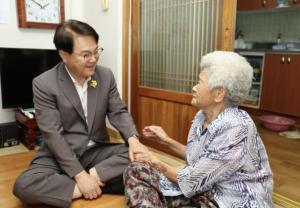청도군, 가정의 달 맞아 어르신 맞춤복지 총력