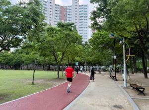 수성구, 화랑공원에 육상트랙과 맨발걷기길 조성…‘슬로에이징’ 실천 공간 마련