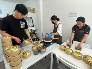 대구 남구 대명4동 아사삭호록 대명점, 어버이날 맞이  어르신 점심대접(불고기포케) 후원