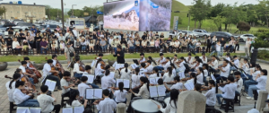 경주시 청소년오케스트라, 신라대종 앞서 봄 버스킹 공연 성황