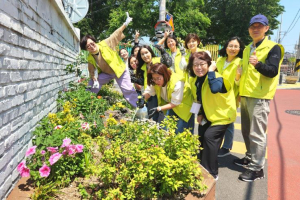 달서50플러스센터·평생학습관 동아리‘동산바치’, 마을정원 가꾸며 지역봉사 실천