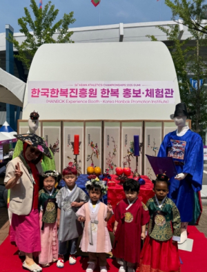 경북도, ‘2025 구미아시아육상경기선수권대회’, 한복 홍보·체험관 인기