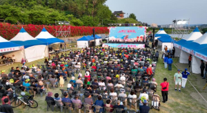 영주 소백산철쭉제 폐막…“가족 나들이에 쉼(休) 선물”