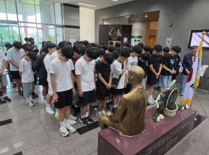 `호국보훈의 달`맞아 점촌중학교 1학년 전교생 박열의사기념관 찾아‘나라사랑 정신’다져