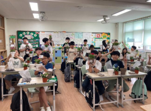 수성구청 범물2동 우리마을교육나눔추진위,  범일초 5학년 학생들과 일일초 화분 나눔 진행