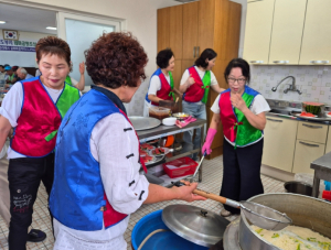 영천시 “정성 가득한 한 끼” 스타사랑봉사단, 어르신 대상 봉사활동