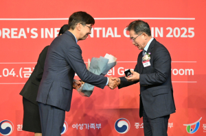 김진열 군위군수, ‘2025 한국의 영향력 있는 CEO’ 선정