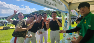 군위군 새마을회, ‘군민화합한마당’에 시원한 간식 제공
