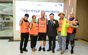 ‘왼발 박사’ 이범식, 고령군 방문