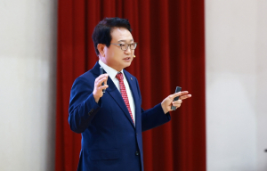 울진군수 초청 특강“앞으로 어떻게 할래?”
