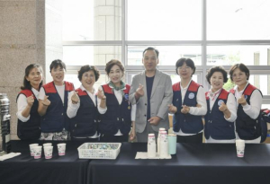 ˝따뜻한 차 한 잔, 정성 한 모금˝ 한국자유총연맹 문경시지회, 현장 다과 봉사 나서