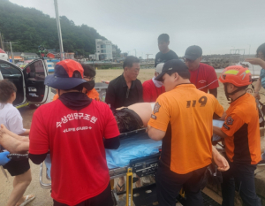 영덕군, 하저해수욕장서 심정지 환자에 신속한 CPR…빈틈없는 현장 대응 빛나
