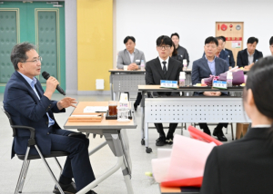 군위군, 2025년 하반기 신규공무원 임용식 개최