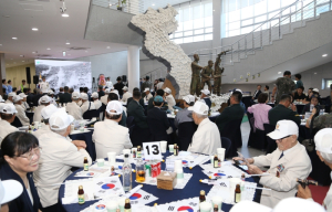한국자유총연맹 상주시지회,6‧25전쟁 사진전 및 재현음식 나누기 행사