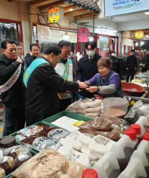 경주시, 전통시장 장보기 행사로 지역경제에 온기