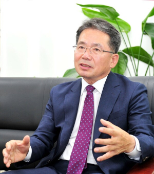 [특집] 김진열군위군수, “농업 혁신과 관광 르네상스” ....지역경제 되살린 김진열 리더십(2)