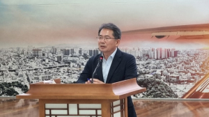 [특집] 김진열 군위군수, 복지·교육·안전으로 완성된 ‘사람 중심 군정’(3)