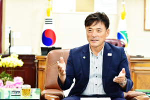[기획특집]윤경희 청송군수, “작지만 강한 행정, 청렴으로 빛나다”(3)