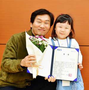 경산시, ‘2025 교통사고 예방 포스터 그리기 대회’ 시상식 개최
