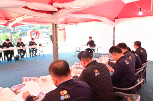 윤경희 청송군수, 사과축제 준비 현장서 확대간부회의 주재