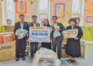 고령군 지역사회보장협의체, 저출생극복 성금으로 아이나라키즈교육센터에 장난감 전달