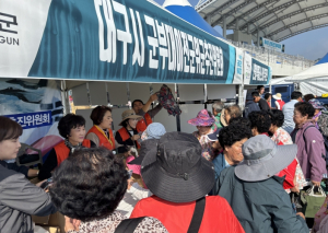 군위군 추진위원회, 군민 체육대회서 군부대 이전 홍보
