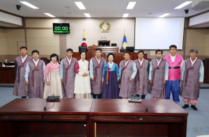 상주시의회, 한복 입고 의정활동 펼쳐